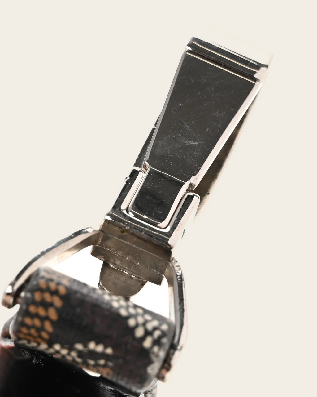 Chevron Dog Leash in black & tan, detail