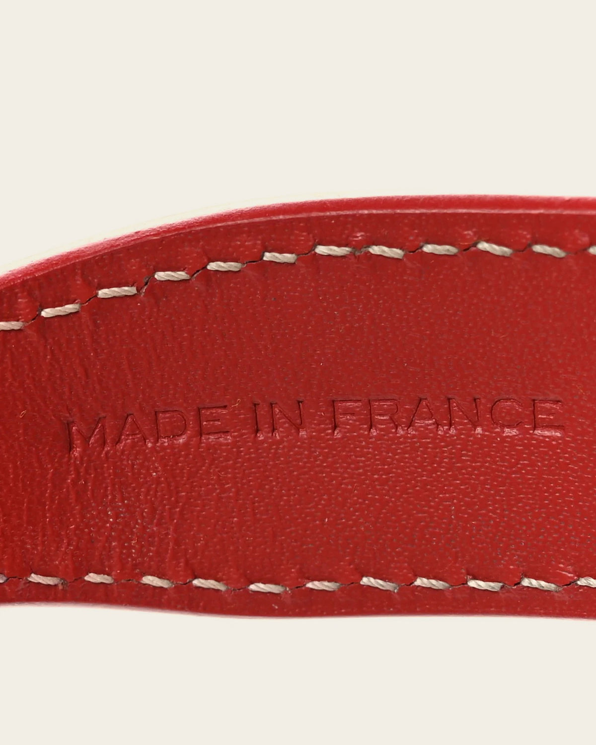 Edmond Collar in red, detail