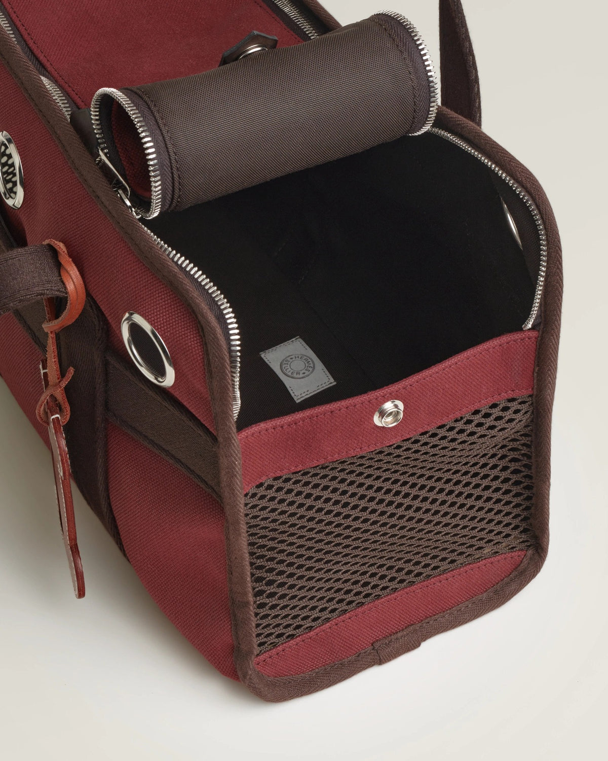 Interior of the Carrying Bag for Dogs II with mesh panel