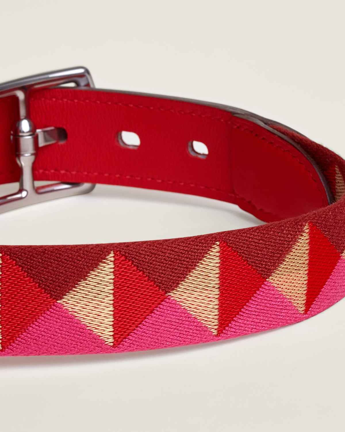 Close-up of the woven triangle motif on the Médor Dog Collar in red